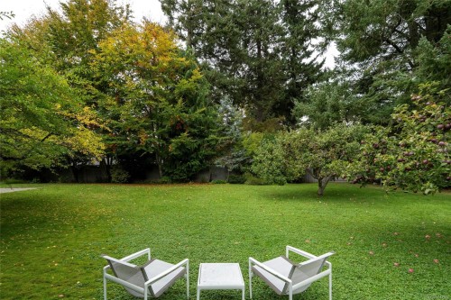 1690 Ash Rd, Saanich, BC 