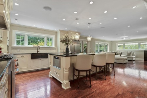 1690 Ash Rd, Saanich, BC 