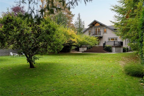 1690 Ash Rd, Saanich, BC 