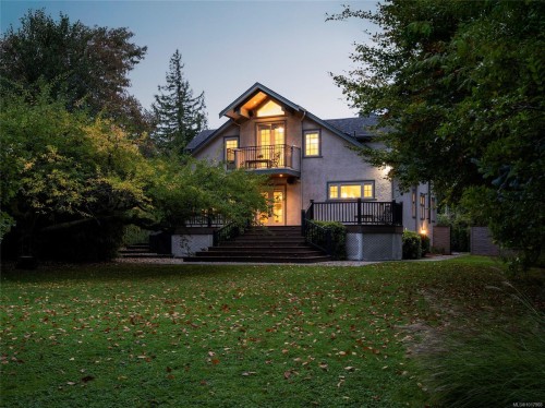 1690 Ash Rd, Saanich, BC 