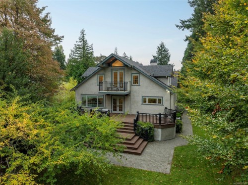 1690 Ash Rd, Saanich, BC 