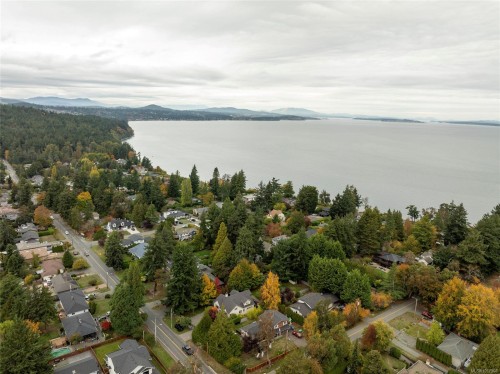 1690 Ash Rd, Saanich, BC 