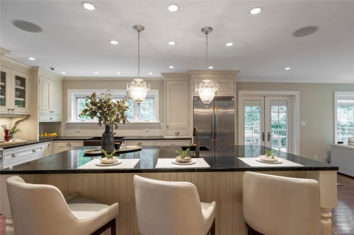 1690 Ash Rd, Saanich, BC 