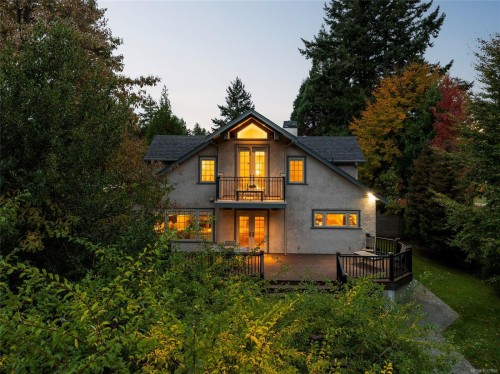 1690 Ash Rd, Saanich, BC 