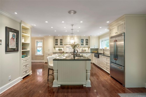 1690 Ash Rd, Saanich, BC 