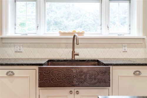 1690 Ash Rd, Saanich, BC 