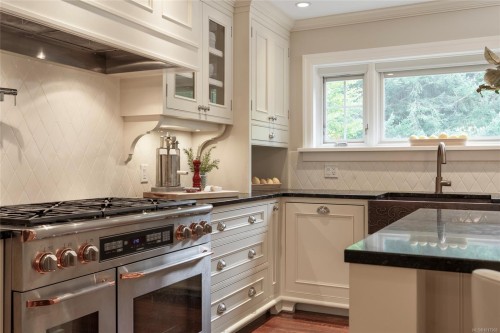 1690 Ash Rd, Saanich, BC 