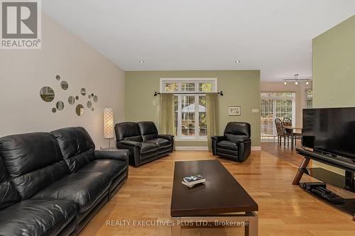 2660 Dubois Street, Clarence-Rockland, ON - Indoor Photo Showing Living Room