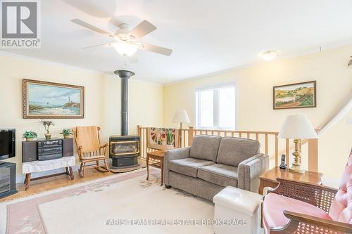 24 Finley Drive, Tiny, ON - Indoor Photo Showing Living Room