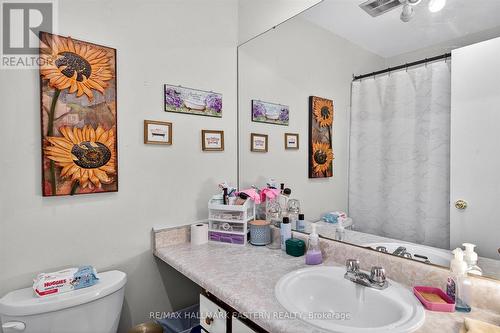135 Lansdowne Street W, Peterborough (Otonabee Ward 1), ON - Indoor Photo Showing Bathroom