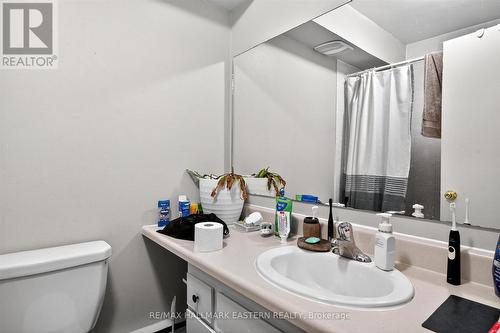 135 Lansdowne Street W, Peterborough (Otonabee Ward 1), ON - Indoor Photo Showing Bathroom