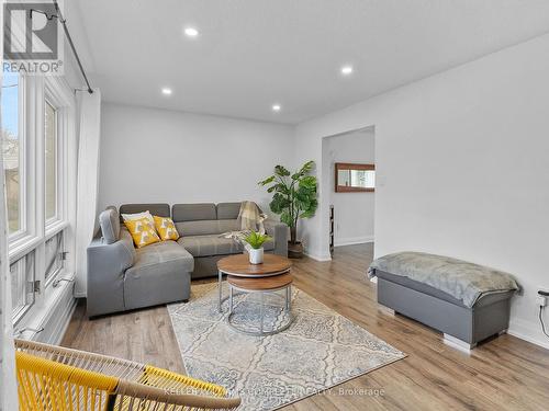 102 Dundee Drive, Haldimand, ON - Indoor Photo Showing Living Room