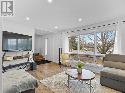 102 Dundee Drive, Haldimand, ON - Indoor Photo Showing Living Room