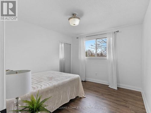 102 Dundee Drive, Haldimand, ON - Indoor Photo Showing Bedroom