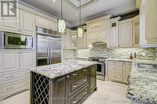 29 Threadneedle Crescent, Toronto, ON - Indoor Photo Showing Kitchen With Upgraded Kitchen