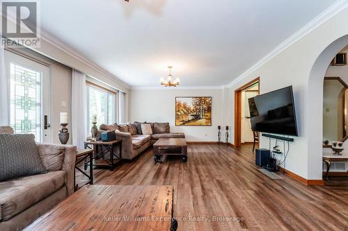 9 Bourgeois Court, Tiny, ON - Indoor Photo Showing Living Room
