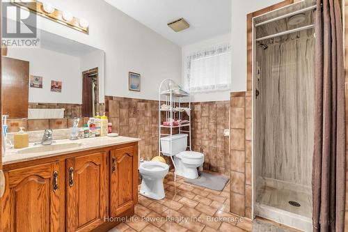 6 Leckie Avenue, Hamilton (Stoney Creek Mountain), ON - Indoor Photo Showing Bathroom