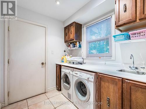 1529 Ballyclare Drive, Mississauga, ON - Indoor Photo Showing Laundry Room