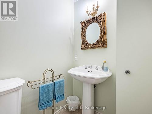 1529 Ballyclare Drive, Mississauga, ON - Indoor Photo Showing Bathroom