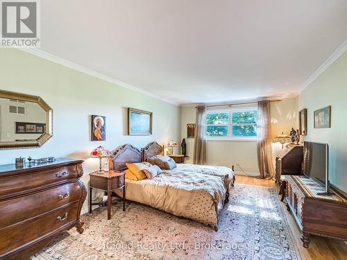 1529 Ballyclare Drive, Mississauga, ON - Indoor Photo Showing Bedroom