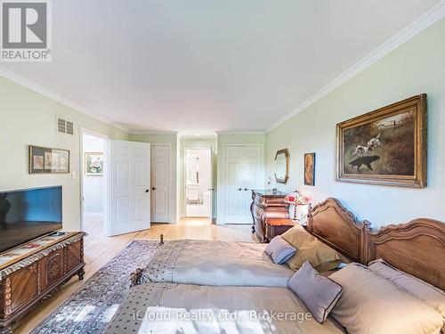 1529 Ballyclare Drive, Mississauga, ON - Indoor Photo Showing Living Room