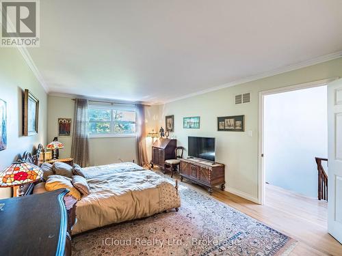 1529 Ballyclare Drive, Mississauga, ON - Indoor Photo Showing Bedroom