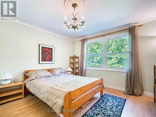 1529 Ballyclare Drive, Mississauga, ON - Indoor Photo Showing Bedroom