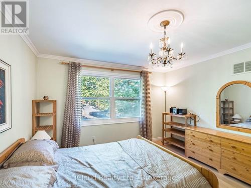 1529 Ballyclare Drive, Mississauga, ON - Indoor Photo Showing Bedroom
