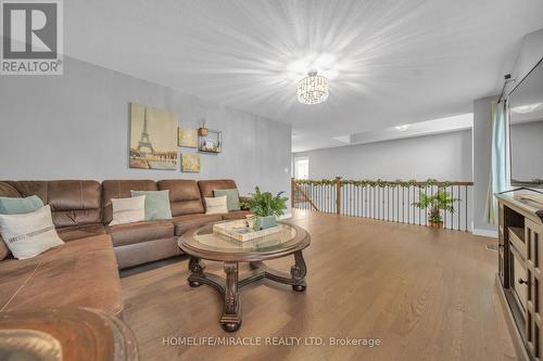 79 Elmbank Trail, Kitchener, ON - Indoor Photo Showing Living Room