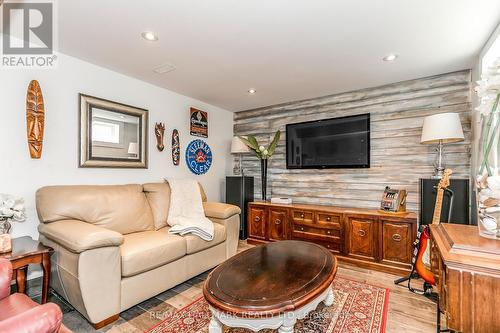 2230 Spring Street, Innisfil, ON - Indoor Photo Showing Living Room