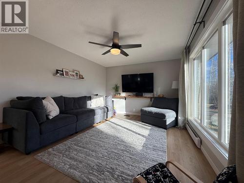 3988 Sweetwater Road, Dawson Creek, BC - Indoor Photo Showing Living Room