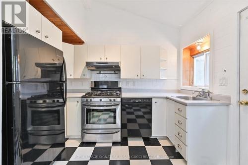 1138 Woodbine Avenue, Toronto, ON - Indoor Photo Showing Kitchen