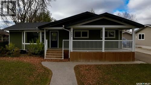 589 Poplar Crescent, Shaunavon, SK - Outdoor With Deck Patio Veranda