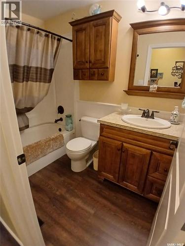 589 Poplar Crescent, Shaunavon, SK - Indoor Photo Showing Bathroom