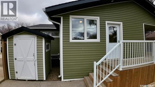 589 Poplar Crescent, Shaunavon, SK - Outdoor With Exterior