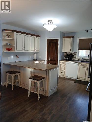589 Poplar Crescent, Shaunavon, SK - Indoor Photo Showing Kitchen