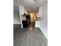 Kitchen - dining area - 