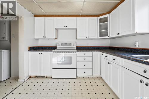 423 Coteau Street W, Moose Jaw, SK - Indoor Photo Showing Kitchen