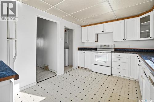 423 Coteau Street W, Moose Jaw, SK - Indoor Photo Showing Kitchen