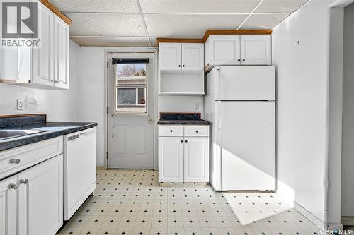 423 Coteau Street W, Moose Jaw, SK - Indoor Photo Showing Kitchen