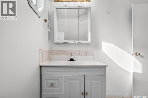 423 Coteau Street W, Moose Jaw, SK - Indoor Photo Showing Bathroom