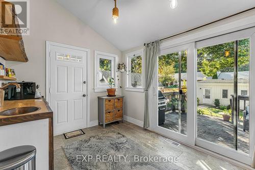 24 Robinson Street S, Grimsby, ON - Indoor