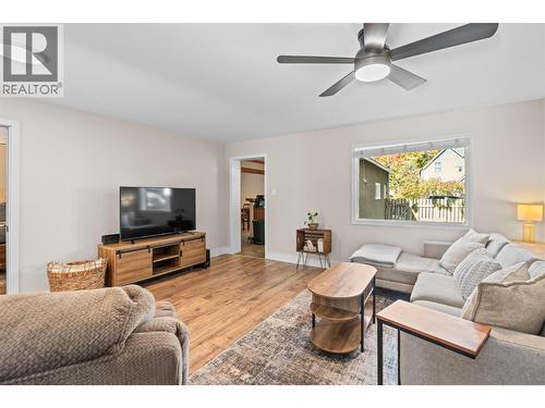 Living Room - 310 Baird Avenue, Enderby, BC - Indoor Photo Showing Living Room