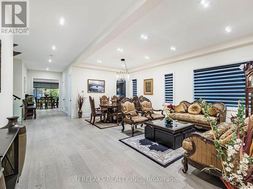 3081 Grenville Drive, Mississauga, ON - Indoor