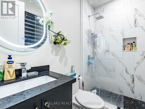 3081 Grenville Drive, Mississauga, ON - Indoor Photo Showing Bathroom