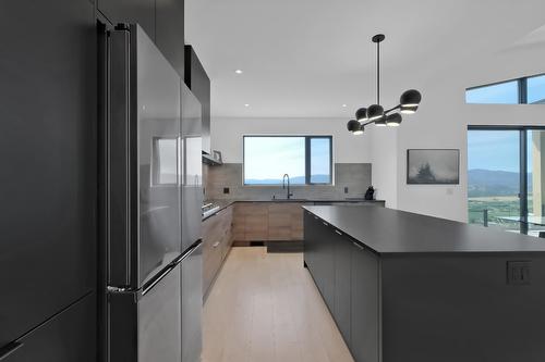 2192 Ryegrass Road, Kelowna, BC - Indoor Photo Showing Kitchen
