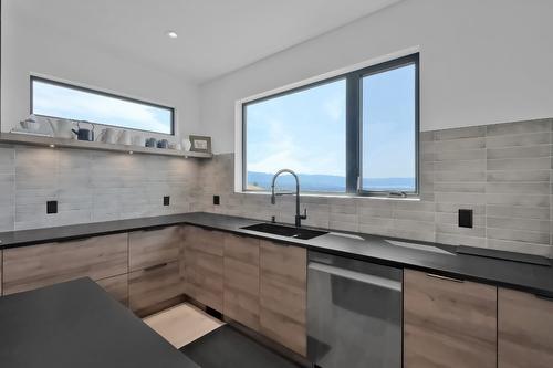 2192 Ryegrass Road, Kelowna, BC - Indoor Photo Showing Kitchen With Double Sink
