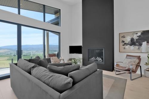 2192 Ryegrass Road, Kelowna, BC - Indoor Photo Showing Living Room With Fireplace