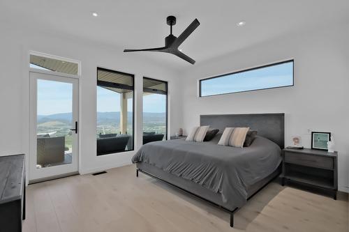 2192 Ryegrass Road, Kelowna, BC - Indoor Photo Showing Bedroom