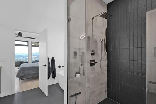 2192 Ryegrass Road, Kelowna, BC - Indoor Photo Showing Bathroom